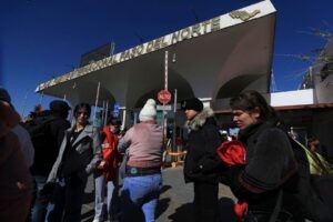 Migrantes tras cancelación del CBP One 2