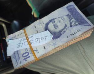 Más del 80 % de las transacciones en Venezuela se realizan en bolívares, según Ecoanalítica
