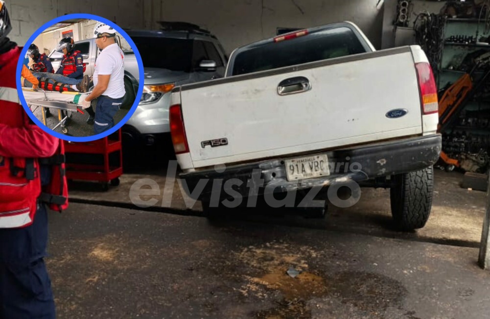 Mecánico lesionado en la Av. Peñalver luego que un vehículo se rodó y cayó en una fosa