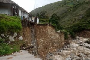 Médico internista ofrecerá consultas gratis a distancia para afectados por lluvias en Mérida
