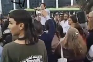 Menor que atacó a precandidato en Colombia integró programa de Petro y era "conflictivo" - AlbertoNews