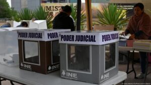 Mexicanos eligieron jueces en comicios con poca afluencia – DW – 02/06/2025