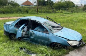 Mitsubishi Lancer se volcó en la Av. Jesús Subero