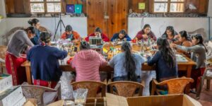 Mujeres indígenas rurales de Guatemala iluminan comunidades con energía solar : IPS Agencia de Noticias