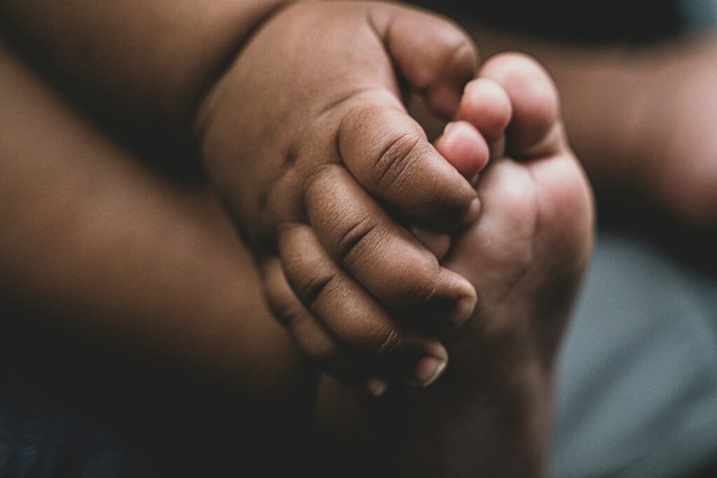 Nació el bebé de una mujer con muerte cerebral mantenida viva por ley antiaborto en Estados Unidos
