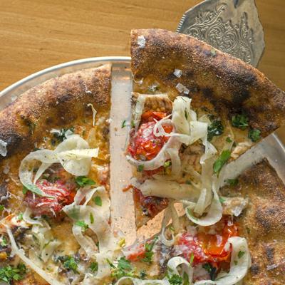 Ni la pizza surgió en Italia ni el sushi en Japón: los sorprendentes orígenes de tus comidas favoritas