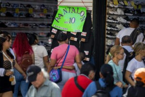 No es ilegal referenciar precios en euros, pero debe ser acorde a las tasas del BCV