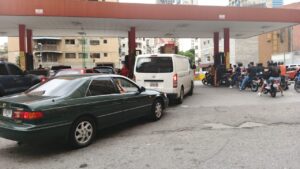 No ha aumentado precio la gasolina, pero sí las colas en las estaciones dolarizadas