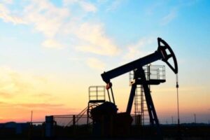 OPEP+ vuelve a aumentar su producción de petróleo en 411.000 barriles diarios