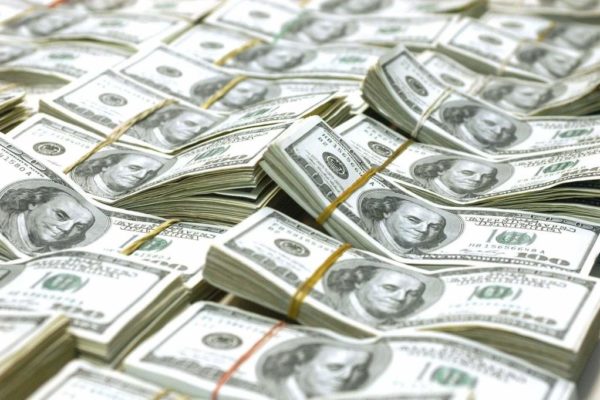 Operativos para frenar venta informal de divisas han reducido la brecha cambiaria