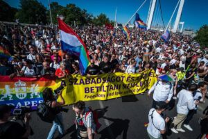 Orbán critica la "repulsiva" marcha del Orgullo y la achaca a las "órdenes" de Bruselas
