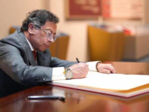 Petro exigió a ministros firmar decreto de la consulta popular quien no lo haga ‘se va’ | Gobierno | Economía