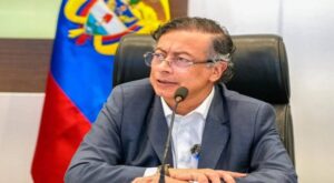 Petro firma decreto que convoca la consulta popular