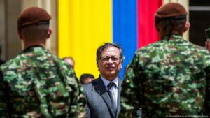 Petro ordena "modernizar todo el armamento" del ejército – DW – 05/06/2025
