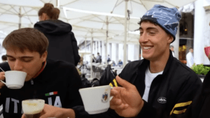 Plex visita una de las cafeterías más caras del mundo
