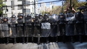 Policía de Bolivia se repliega por amenazas en Cochabamba – DW – 07/06/2025