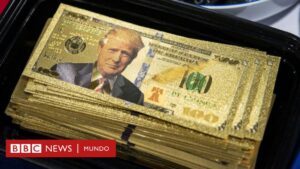Por qué a Trump podría interesarle un dólar débil y cómo la moneda estadounidense está cayendo a sus niveles más bajos en 3 años