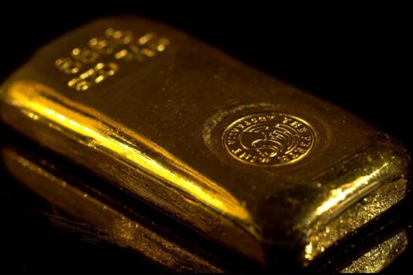 Precio del oro sube un 2,41% y la onza intenta alcanzar los US$ 3.400 por la tensión arancelaria