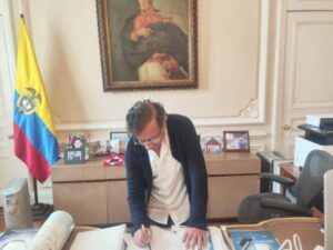 Presidente Petro firmó decreto de la consulta popular y aclaró la única forma en la que se derogaría | Gobierno | Economía