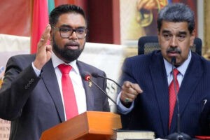 Presidente de Guyana dice que Maduro trafica oro y le responden