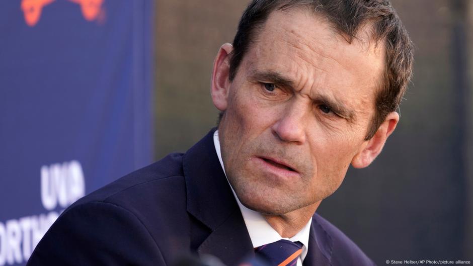 Presidente de Universidad de Virginia renuncia por presiones – DW – 28/06/2025