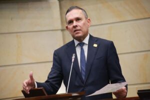 Presidente del Senado: "Petro ha consumado golpe frontal contra la democracia colombiana" - AlbertoNews