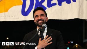 Quién es Zohran Mamdani, el joven socialista y musulmán que venció a uno de los de los más experimentados políticos demócratas en la candidatura por la alcaldía de Nueva York