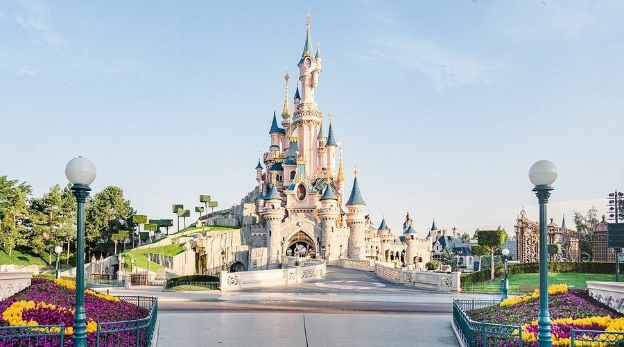 Realizaban una falsa boda en Disneyland, pero todo acabó mal al descubrirse lo peor