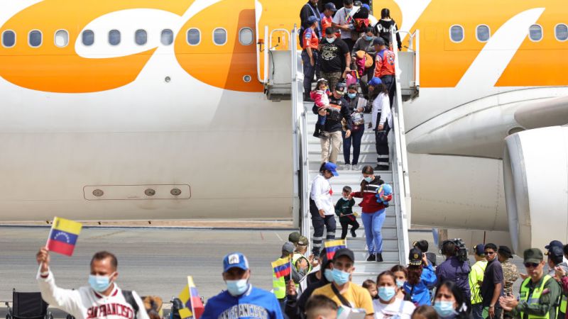 Regresan a Venezuela 135 migrantes deportados desde Estados Unidos