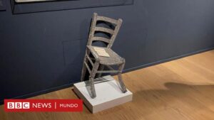 "Respeten el arte": una pareja rompe la "silla de Van Gogh" al intentar tomarse una foto en un museo
