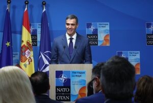 Sánchez saca pecho del acuerdo con la OTAN y dice que Feijóo hubiera aceptado el "absoluto error" de gastar el 5%