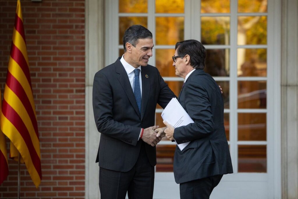 Sánchez se reúne con Illa en La Moncloa en plena crisis del 'caso Cerdán'