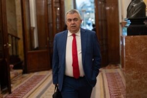 Santos Cerdán declara 8.000 euros menos en su cuenta al dejar el Congreso, pero menos deuda y más IRPF
