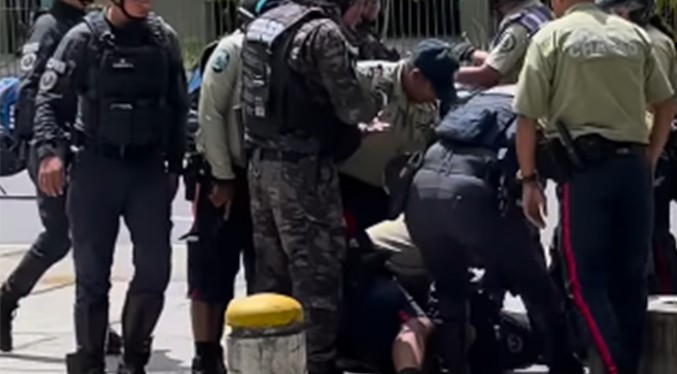 Se enfrentan oficiales de la Policía de Chacao y de la PNB