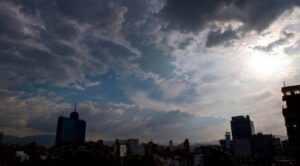 Se estiman mantos nubosos y lluvias dispersas en varias regiones