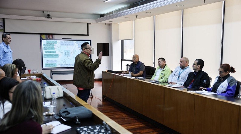 Sector científico y Fanb debaten panorama geopolítico de Venezuela
