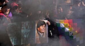 Seguidores de Evo Morales inician un bloqueo de carreteras