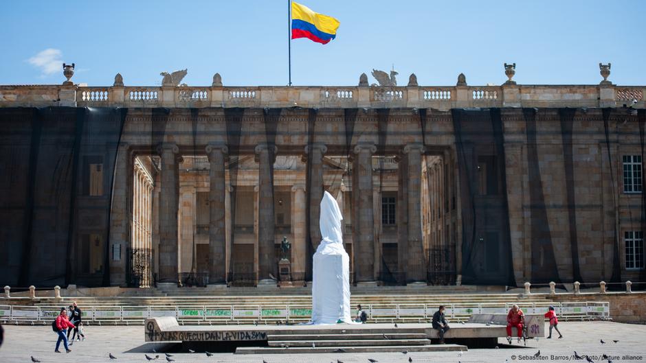 Senado de Colombia aprueba la reforma laboral de Petro – DW – 18/06/2025