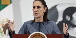 Sheinbaum condena la violencia en California y pide a los mexicanos no caer en provocaciones por las redadas