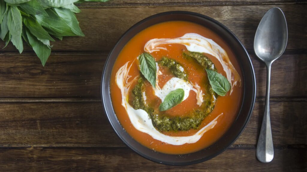 Sopa china de tomate y huevo, una receta barata y muy sabrosa
