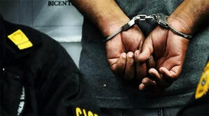 Sujeto agrede a su expareja y suegra con un martillo