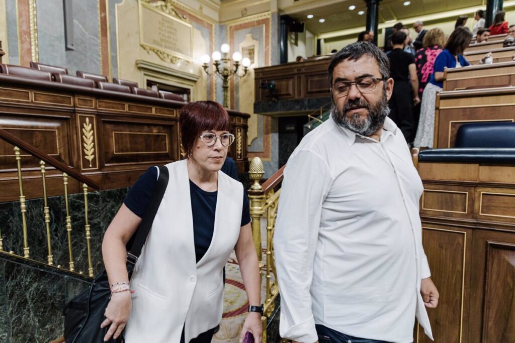 Sumar vuelve a estar al borde de una segunda fractura interna en el Congreso por la crisis del PSOE por el caso Cerdán