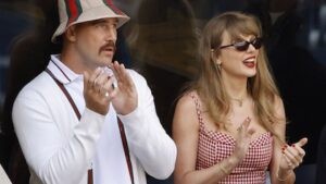 Taylor Swift y Travis Kelce asistieron a una boda y generaron revuelo entre los invitados (Video)