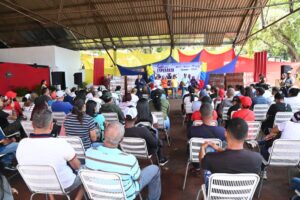 Terán entregó materiales de construcción a 100 familias guaireñas