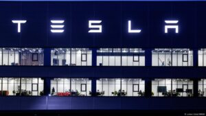 Tesla construirá planta de almacenamiento eléctrico en China – DW – 21/06/2025