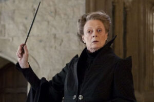 Todos sabemos que Snape desvió los hechizos de McGonagall en Harry Potter, pero se te pasó otro detallazo de esta épica escena
