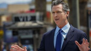 Tras las protestas en Los Ángeles, el gobernador Gavin Newsom denunciará a la administración de Donald Trump