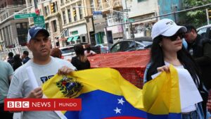 Tristeza e incertidumbre: testimonios de venezolanos afectados por las restricciones de viajes de Trump