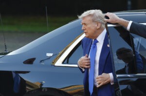 Trump acusó a CNN y The New York Times de intentar degradar éxito del bombardeo a Irán