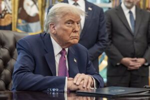 Trump adelanta "cambios" en su política migratoria después de las quejas de grandes empresarios y agricultores